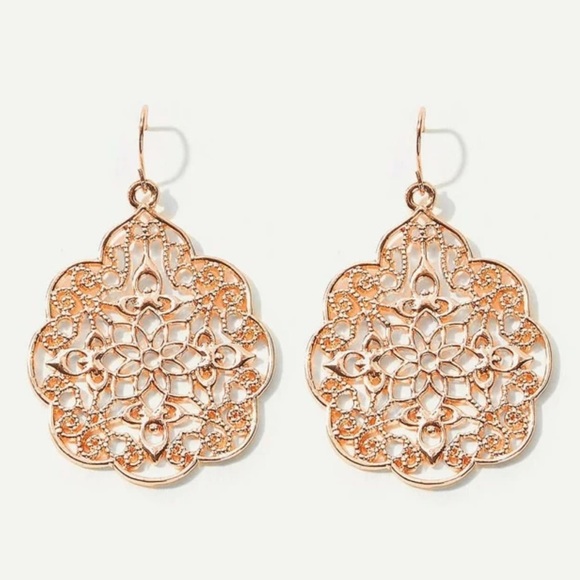 New hollow flower design drop earrings - Picture 4 of 4